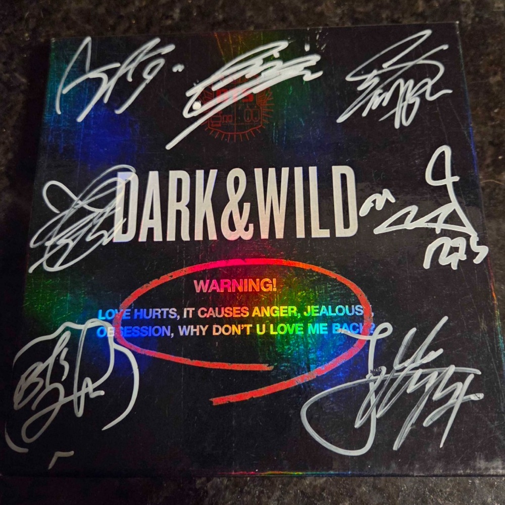 BTS signed DARK AND WILD album CD box - RARE!
